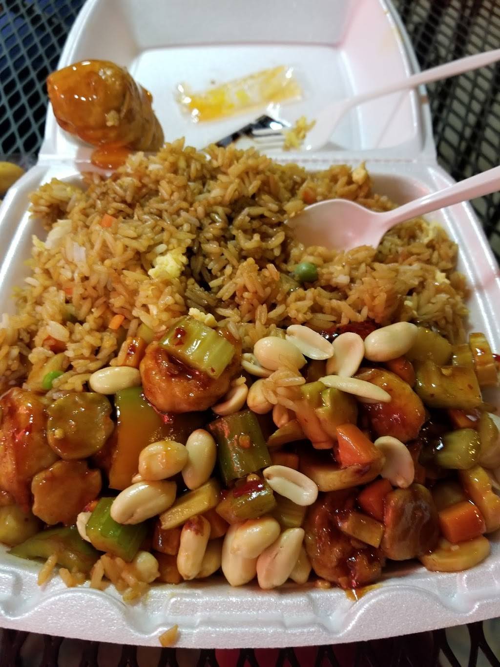 Chopstix | restaurant | 1820 N Farwell Ave, Milwaukee, WI 53202, USA | 4143900570 OR +1 414-390-0570