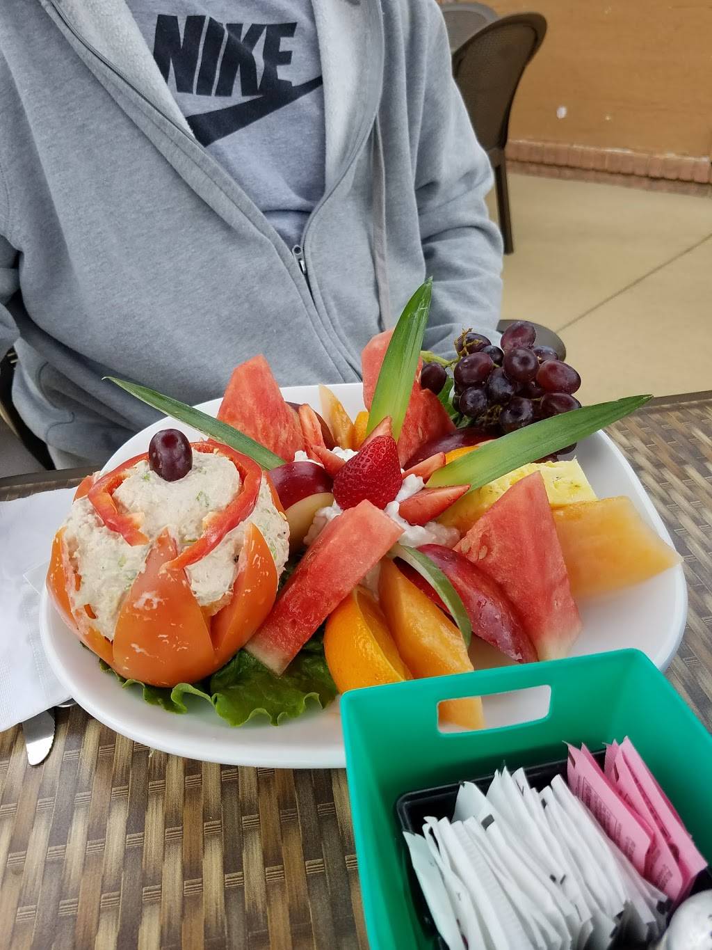 Honey Bs II | restaurant | 4713 Douglas Ave, Racine, WI 53402, USA | 2626811960 OR +1 262-681-1960