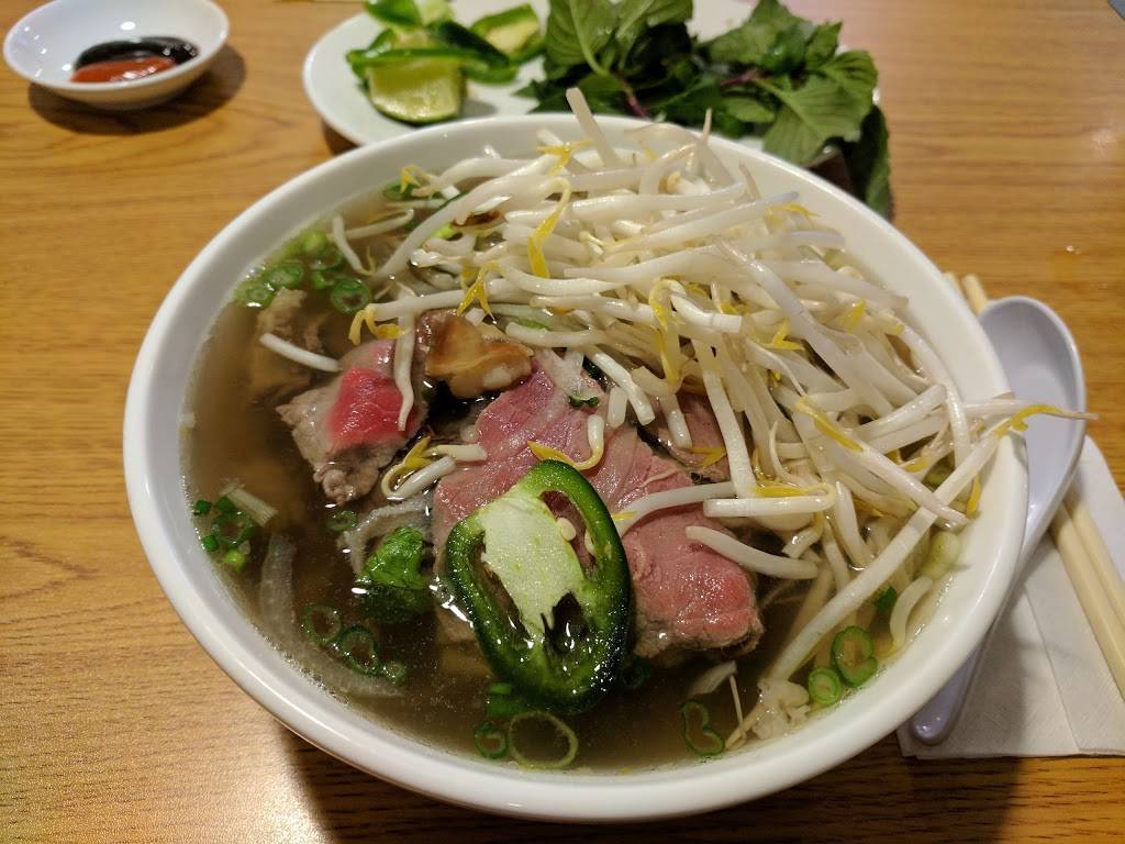 Pho Hoang Restaurant | restaurant | 13830 Lee Hwy #9, Centreville, VA 20120, USA | 7038303301 OR +1 703-830-3301