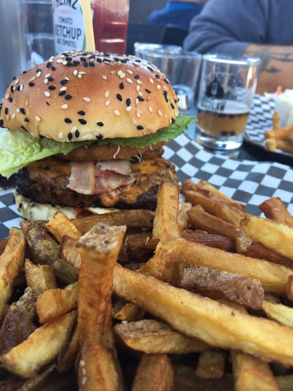 Outlaw Brew Co | restaurant | 196 High St, Southampton, ON N0H 2L0, Canada | 5197971515 OR +1 519-797-1515