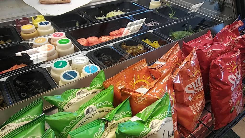 Subway | restaurant | 4246 Lake Rd, Sheffield Lake, OH 44054, USA | 4409496030 OR +1 440-949-6030