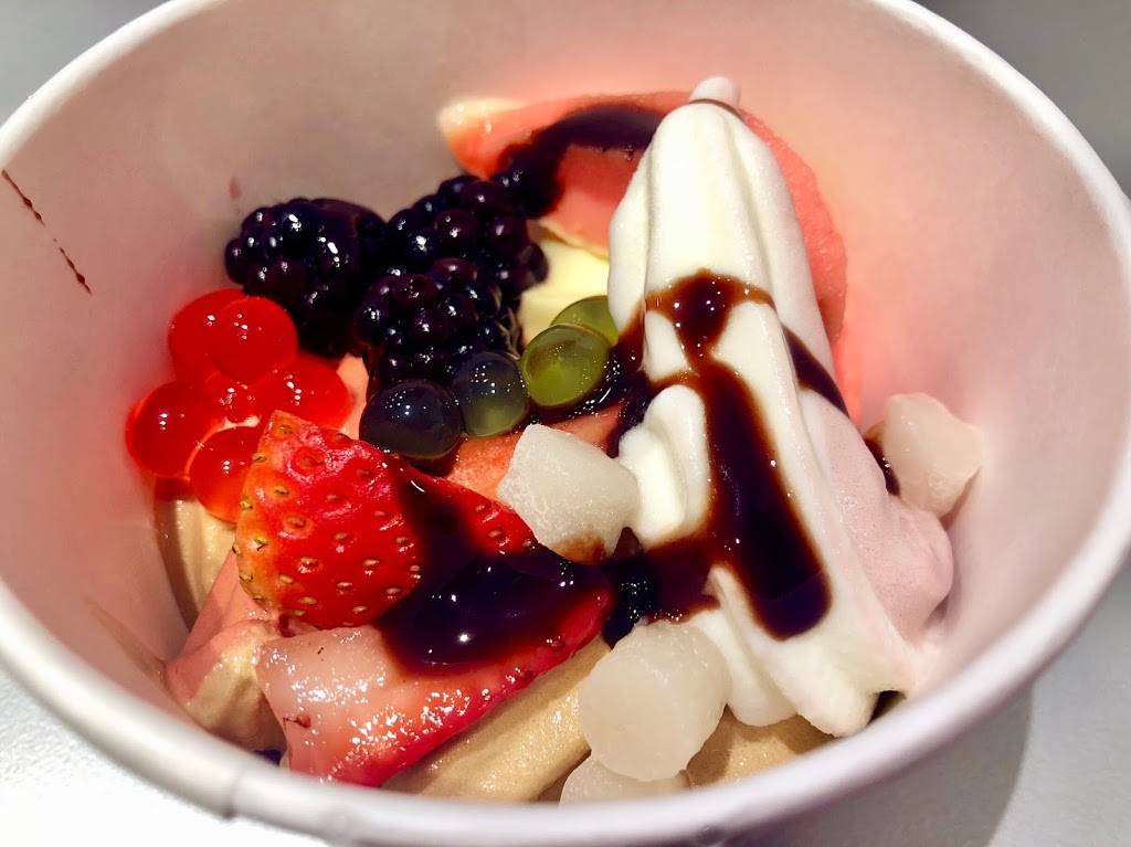 Menchies Frozen Yogurt | bakery | 100 Universal City Plaza, Universal City, CA 91608, USA | 8186224605 OR +1 818-622-4605