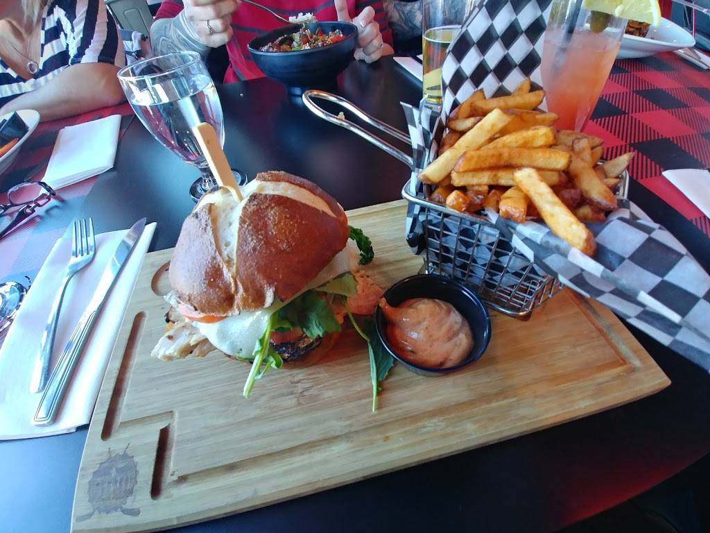 Bistro La Chambre | restaurant | 50 Boulevard Industriel, Repentigny, QC J6A 4X6, Canada | 4508241424 OR +1 450-824-1424