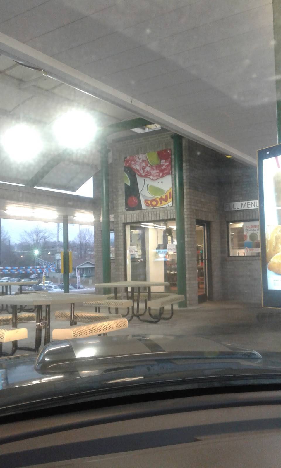 Sonic Drive-In | restaurant | 960 N Main St, Madisonville, KY 42431, USA | 2708253980 OR +1 270-825-3980