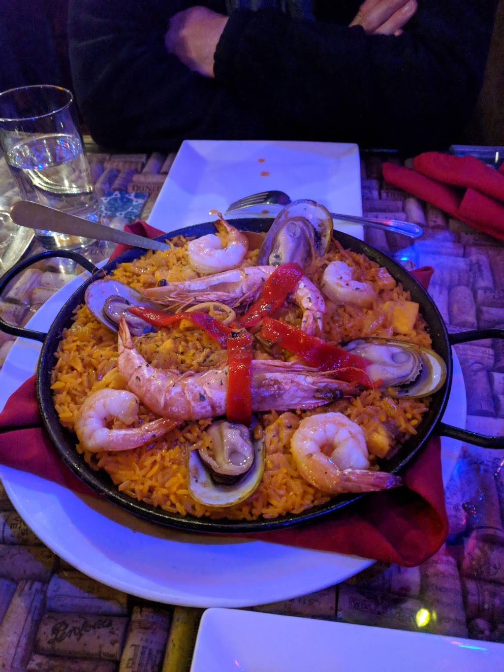 El Pimiento Restaurant | restaurant | 16403 NW 67th Ave, Miami Lakes, FL 33014, USA | 3058268181 OR +1 305-826-8181