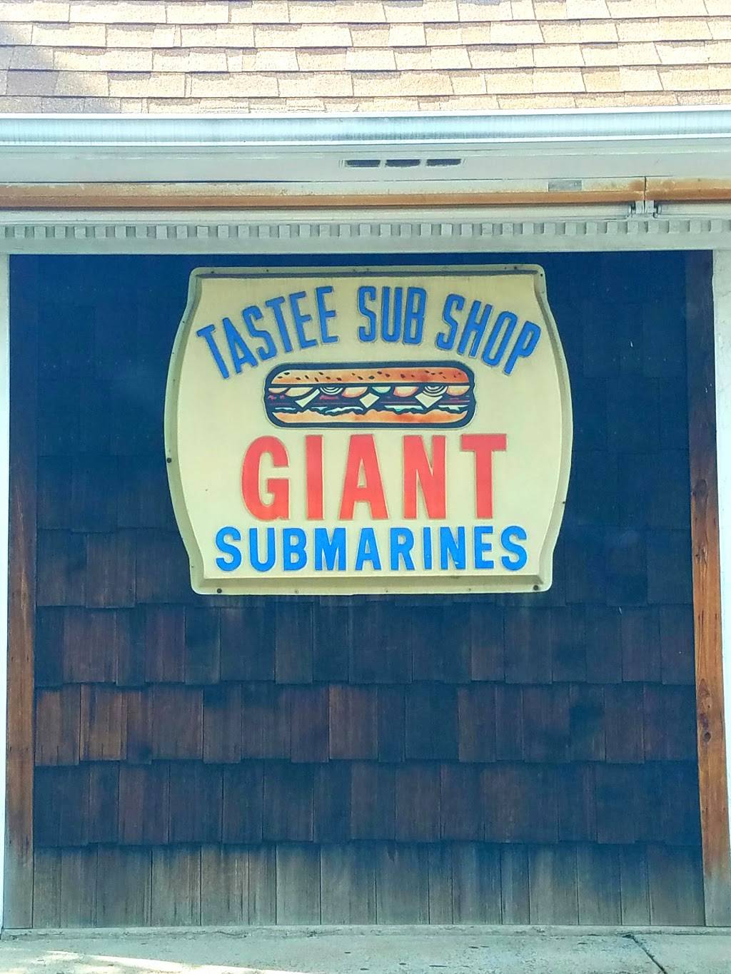 Tastee Sub Shop II | restaurant | 3087 NJ-27, Franklin Park, NJ 08823, USA | 7324221212 OR +1 732-422-1212