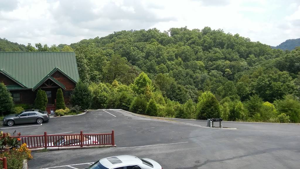 Woodlake Lodge, Golf, and Country Club | restaurant | 330 Woodlake Blvd, Tazewell, TN 37879, USA | 4236266010 OR +1 423-626-6010