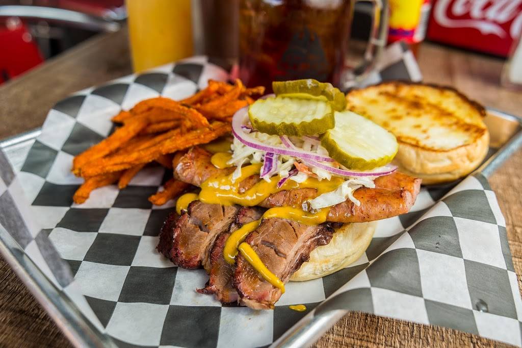 One Hot Mamas American Grille | restaurant | 1 Greenwood Dr Ste 7A, Hilton Head Island, SC 29928, United States | 8436826262 OR +1 843-682-6262