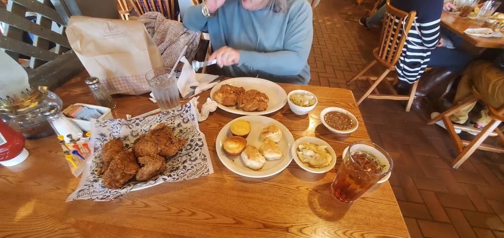 Cracker Barrel Old Country Store | restaurant | 225 Lakewood Dr, Batesville, MS 38606, USA | 6625636363 OR +1 662-563-6363