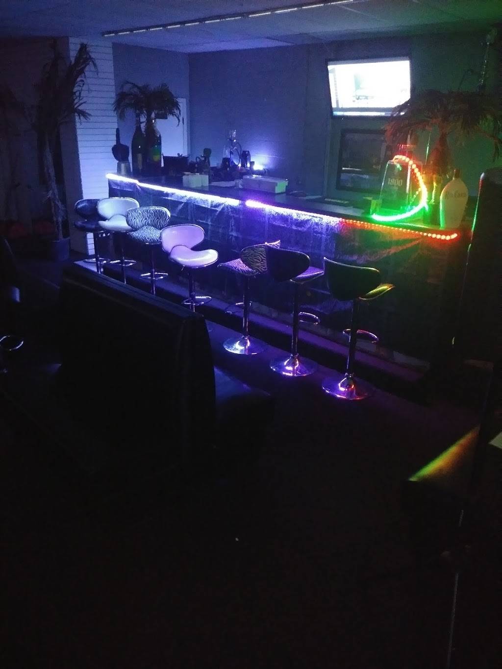 DAT FYE????GUY LOUNGE | restaurant | 4363 S 3rd St, Memphis, TN 38109, USA | 9013479805 OR +1 901-347-9805