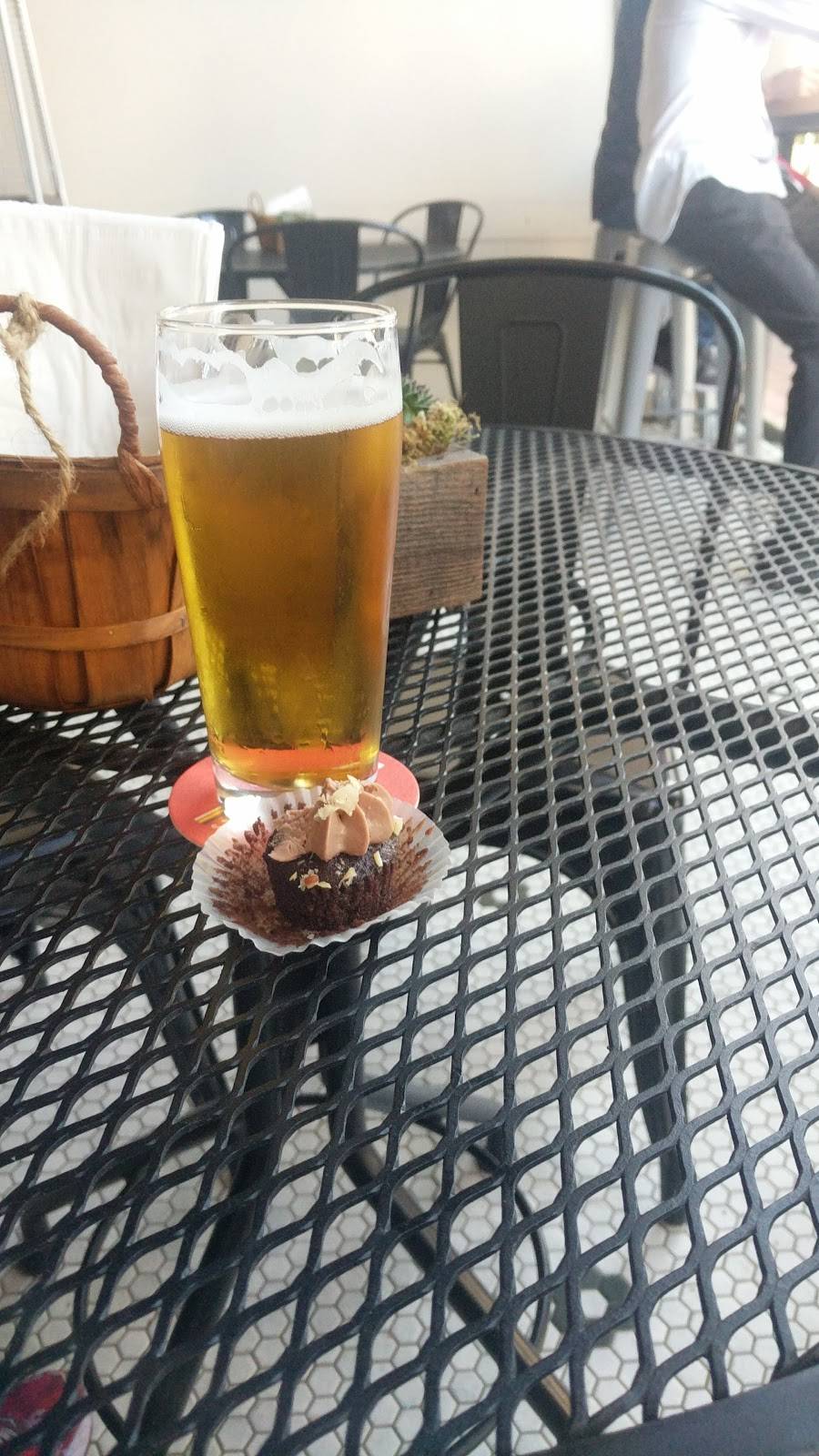 Draughtsmen Aleworks at Mosaic Locale | restaurant | 1131 State St, Santa Barbara, CA 93101, USA | 8053872577 OR +1 805-387-2577