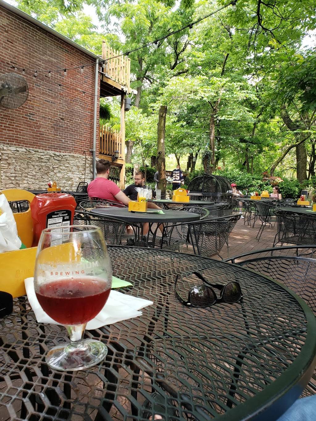 Old Mill Stream Inn | restaurant | 912 S Main St, St Charles, MO 63301, USA | 6369463287 OR +1 636-946-3287