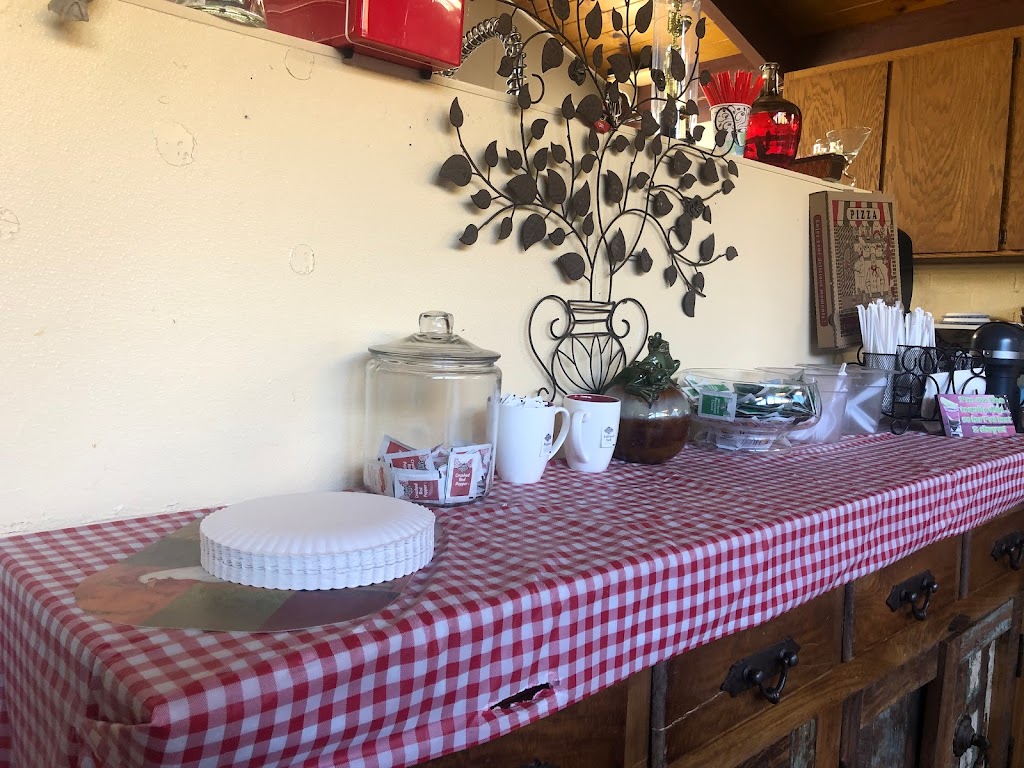 Creekside Cafe and Country Market | restaurant | 22095 CA-128, Winters, CA 95694, USA | 5307950248 OR +1 530-795-0248