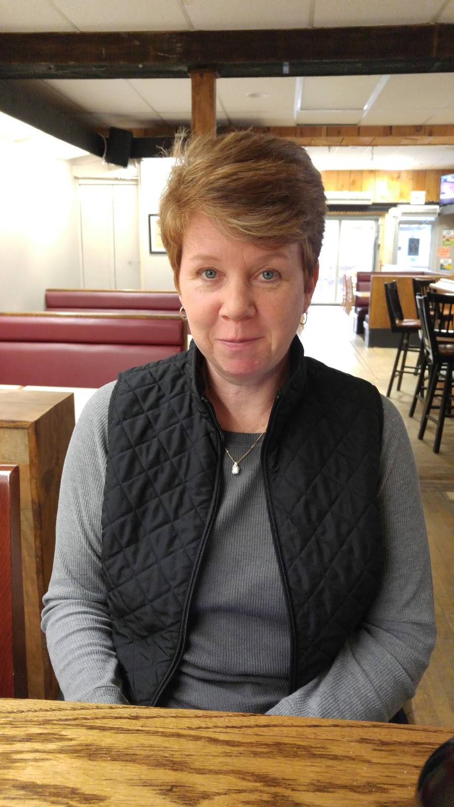 Armors Ale House | restaurant | 3225 River St, Alvinston, ON N0N 1A0, Canada | 5198989990 OR +1 519-898-9990