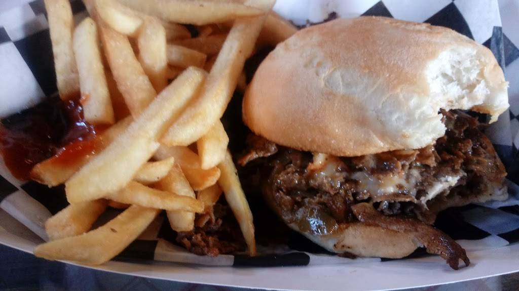 Finns Grill | restaurant | 580 1st St W, Milan, IL 61264, USA | 3095580187 OR +1 309-558-0187