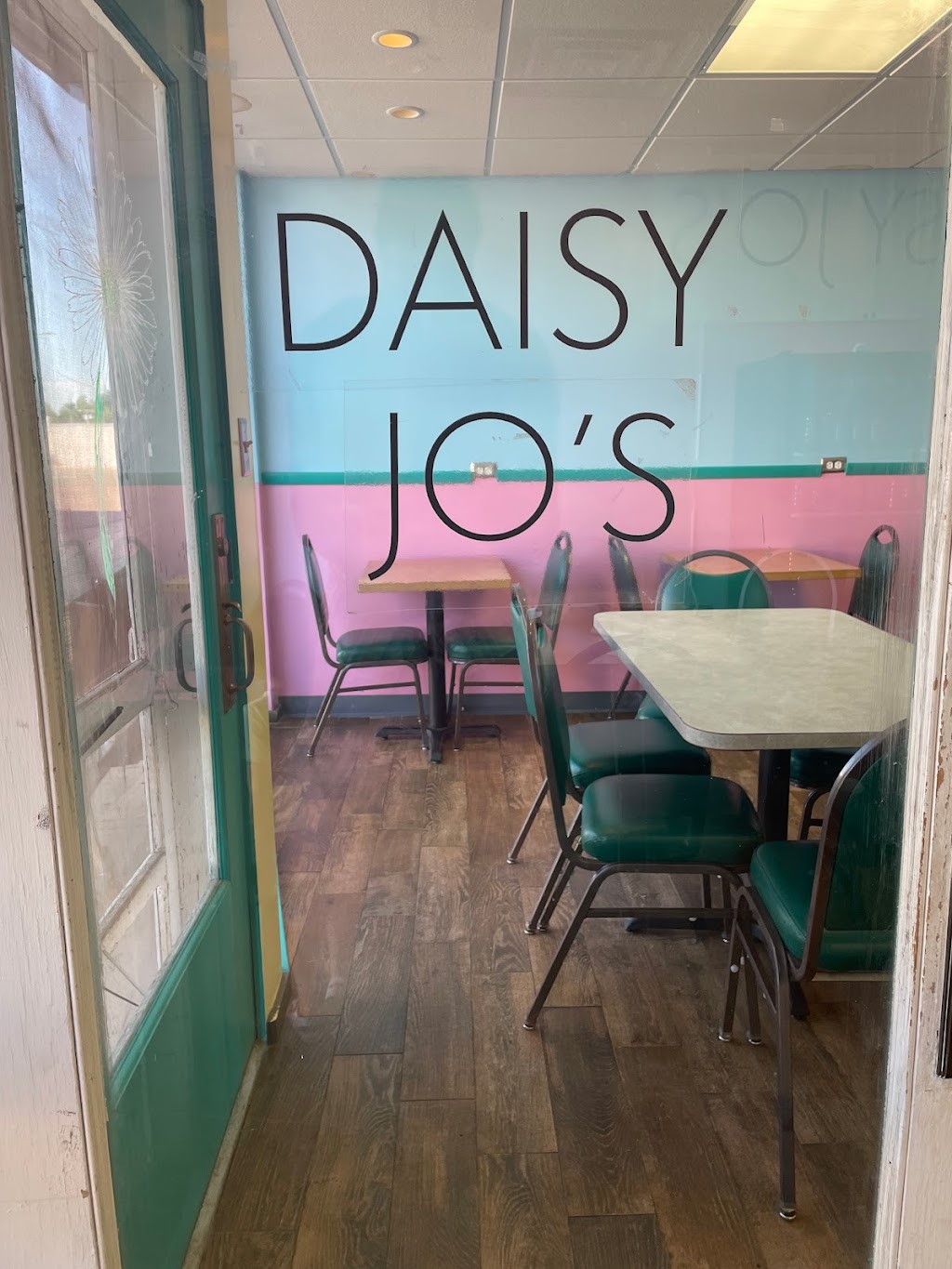 Daisy Jos | restaurant | 117 N Kansas St, Haven, KS 67543, USA | 6204665050 OR +1 620-466-5050