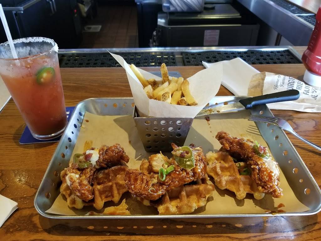 Chilis Grill & Bar | meal takeaway | 2185 Eastridge Loop, San Jose, CA 95122, USA | 4085326727 OR +1 408-532-6727