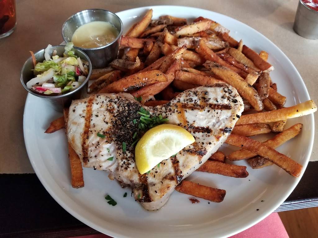 Cedar Street Grille | restaurant | 12 Cedar St, Sturbridge, MA 01566, USA | 5083475800 OR +1 508-347-5800