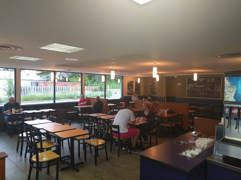 Harveys | restaurant | 1946 Robertson Rd, Nepean, ON K2H 5B9, Canada | 6138290811 OR +1 613-829-0811