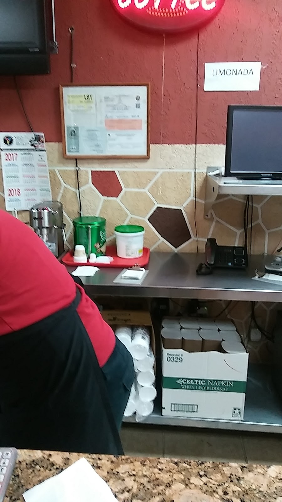 Castle Novo Pizza | restaurant | 3001 W 12th Ave, Hialeah, FL 33012, USA | 3058260664 OR +1 305-826-0664