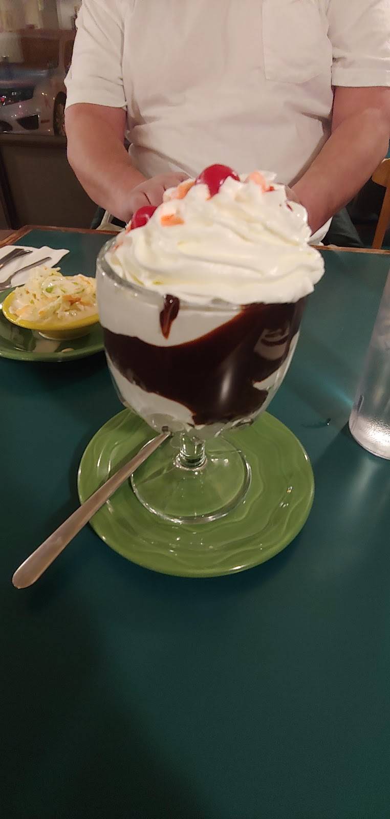 Blakes Restaurant DW | restaurant | 53 Hooksett Rd, Manchester, NH 03104, USA | 6036271110 OR +1 603-627-1110