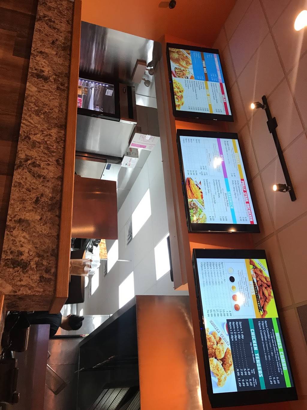 Rogers Wing | restaurant | 6752 N Sheridan Rd, Chicago, IL 60626, USA | 7738560559 OR +1 773-856-0559