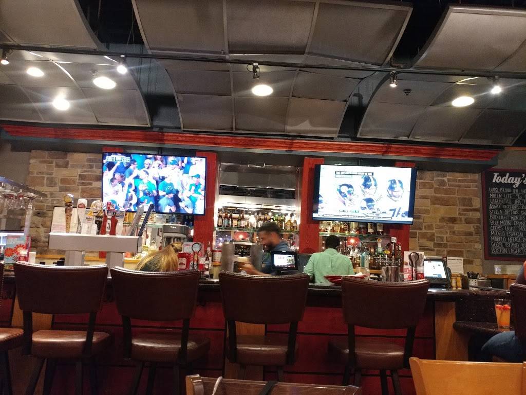 Red Robin Gourmet Burgers and Brews | restaurant | 6420 Grand Ave, Gurnee, IL 60031, USA | 8478550001 OR +1 847-855-0001