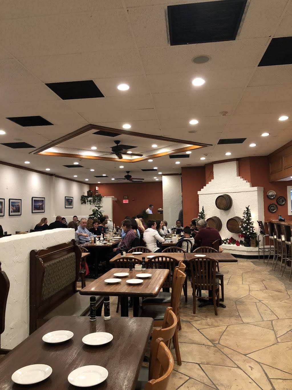 Mezes Greek Taverna | restaurant | 10040 Pines Blvd, Pembroke Pines, FL 33024, USA | 9544301725 OR +1 954-430-1725