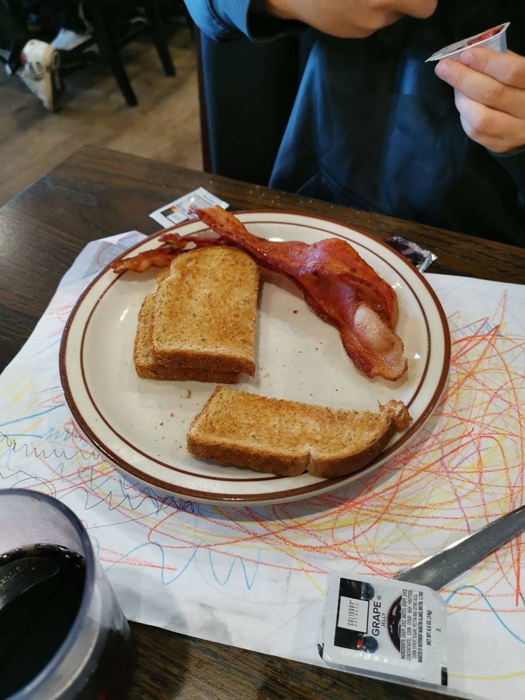 Jills Cafe | meal takeaway | 388 4th St SW, Richmond, MN 56368, USA | 3205973838 OR +1 320-597-3838