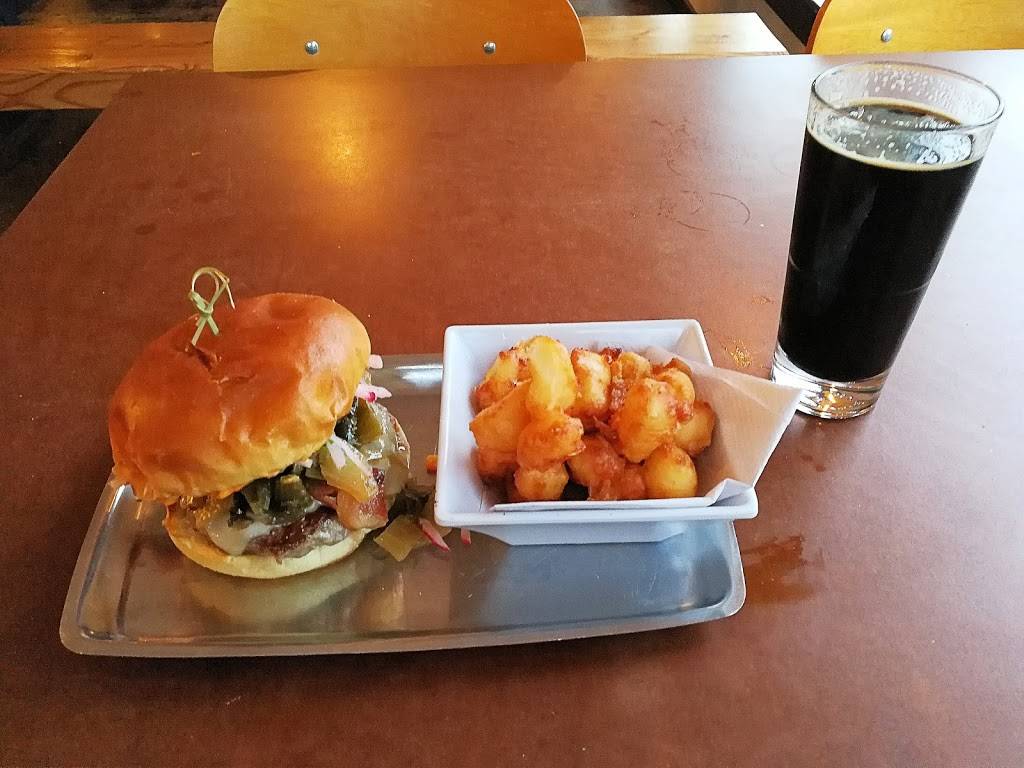 Three B’s Burgers | restaurant | 7990 NE Leary Way, Redmond, WA 98052, USA | 4254975100 OR +1 425-497-5100