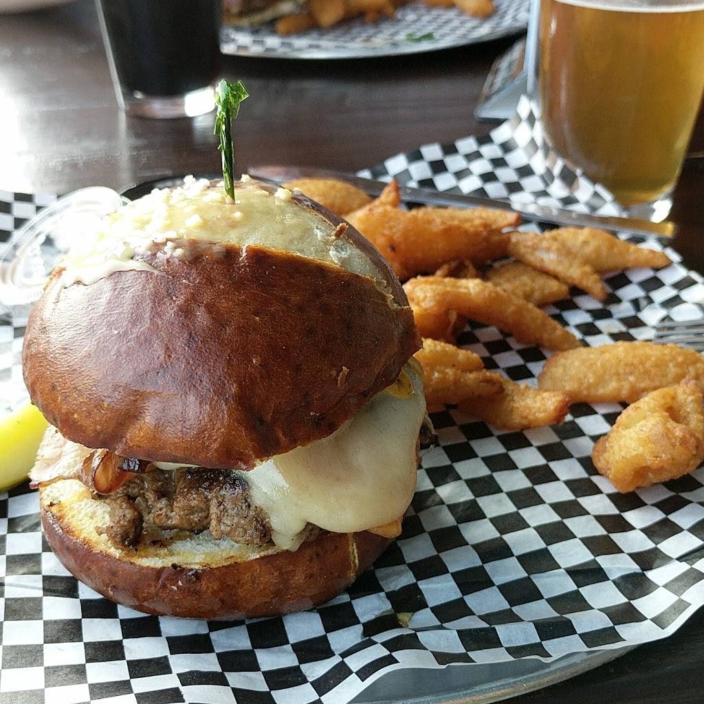 The Pour House Bar & Grill | restaurant | 3620 Starr Centre Dr, Canfield, OH 44406, USA | 3305333522 OR +1 330-533-3522