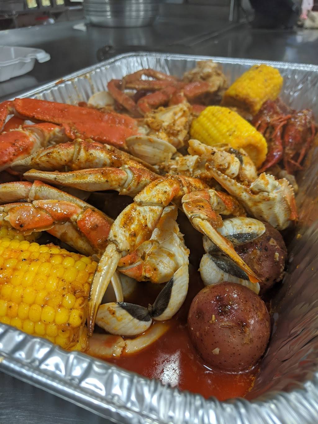 Crab Town | restaurant | 2380 Dixwell Ave, Hamden, CT 06514, USA | 2032885328 OR +1 203-288-5328