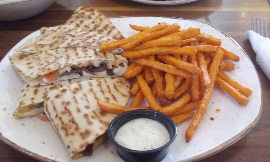 Luna Grill | restaurant | 2400 Historic Decatur Rd #100, San Diego, CA 92106, USA | 6192245862 OR +1 619-224-5862