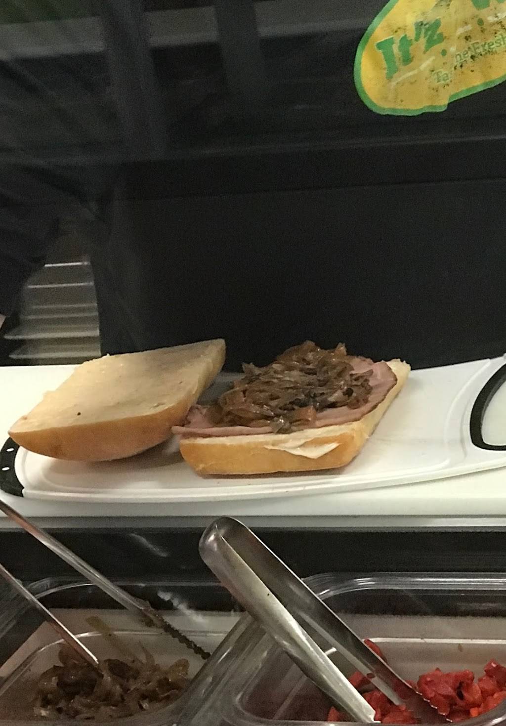 Itz a Wrap | restaurant | 129 Jefferson Ave, Toronto, ON M6K 3E4, Canada | 6474308417 OR +1 647-430-8417