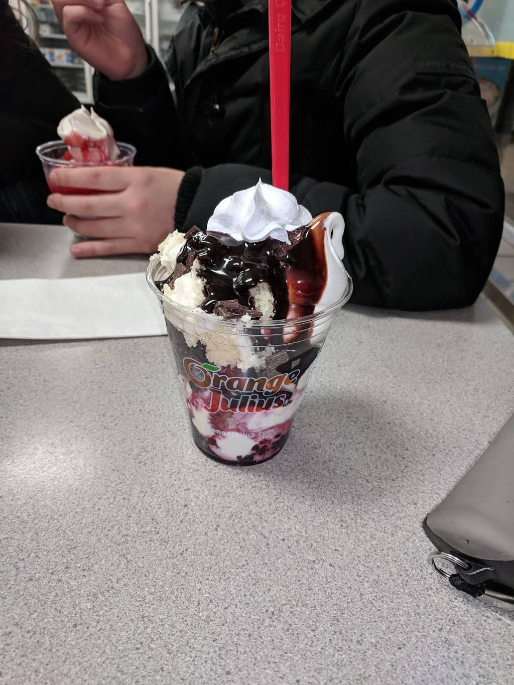 Dairy Queen | restaurant | 2425 Truscott Dr Unit 13a, Mississauga, ON L5J 2B4, Canada | 9058233439 OR +1 905-823-3439