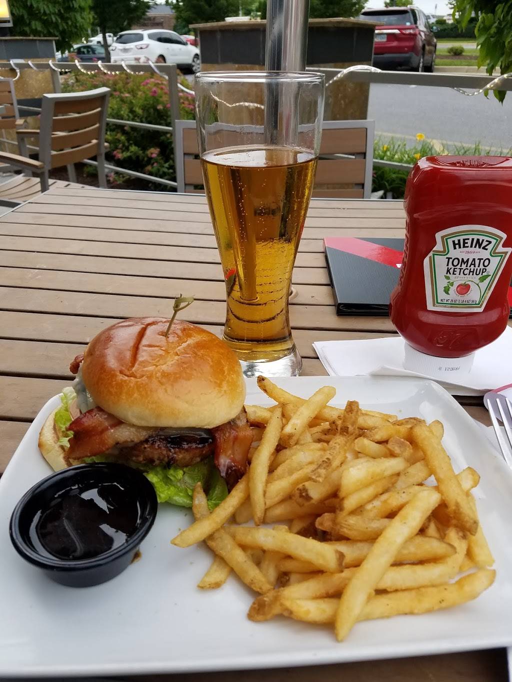 TGI Fridays | restaurant | 111 East Tevis St, Winchester, VA 22601, USA | 5407223059 OR +1 540-722-3059