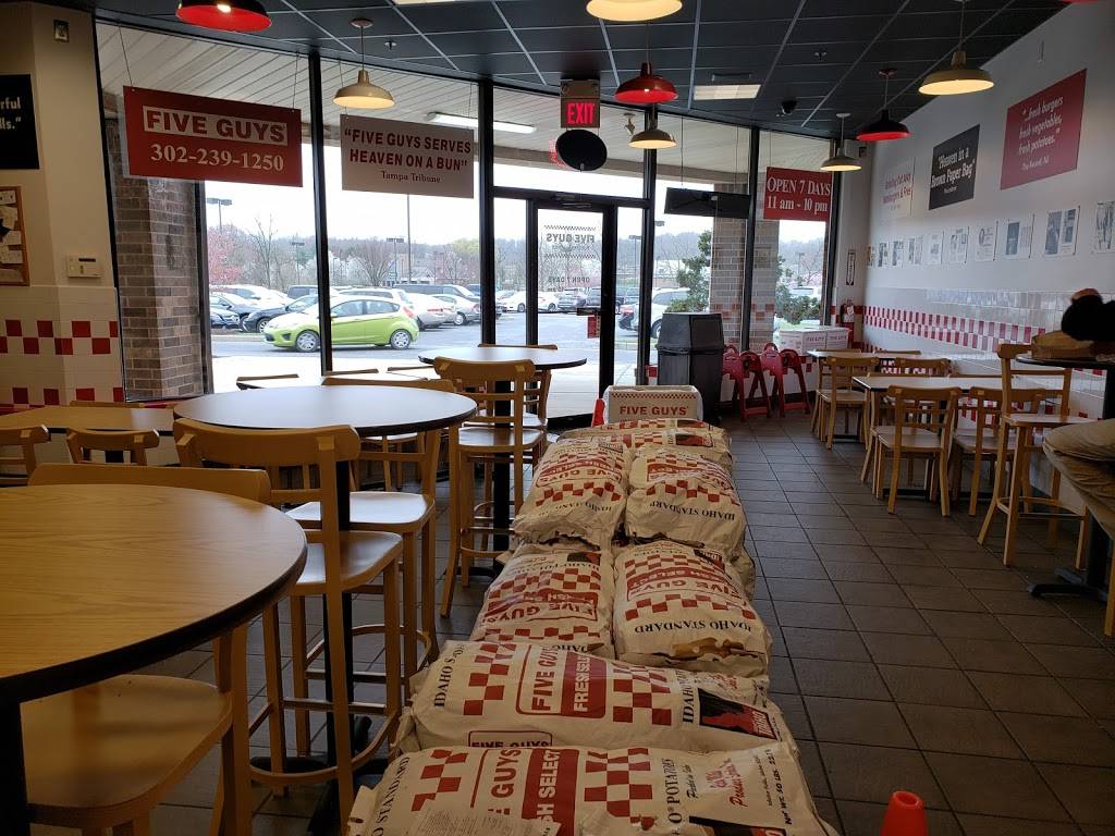 Five Guys | meal takeaway | 136 Lantana Dr, Hockessin, DE 19707, USA | 3022391250 OR +1 302-239-1250