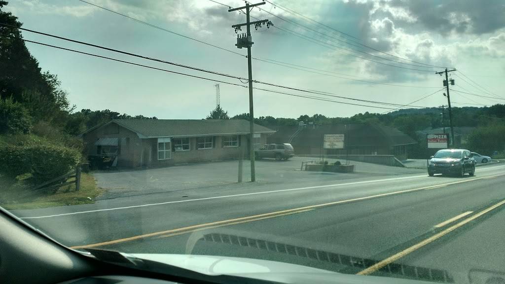 Pat & Carlas II Italian Eatery | restaurant | 3218 Lincoln Way W, Chambersburg, PA 17202, USA | 7172619917 OR +1 717-261-9917