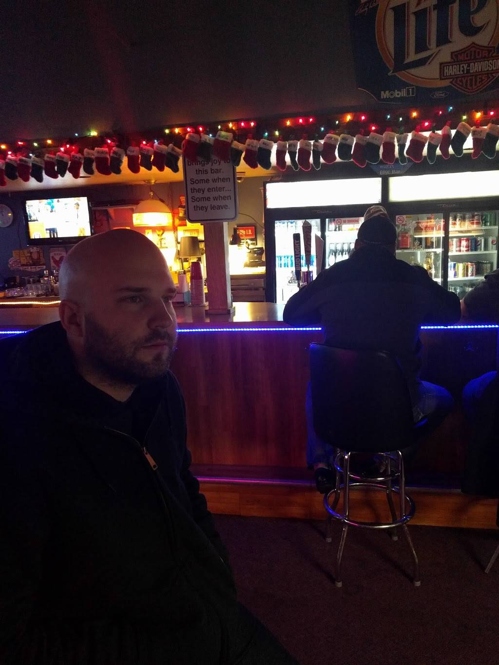 Waters Edge Bar & Grill | restaurant | 103 E Broadway St, Polk City, IA 50226, USA | 5159846888 OR +1 515-984-6888