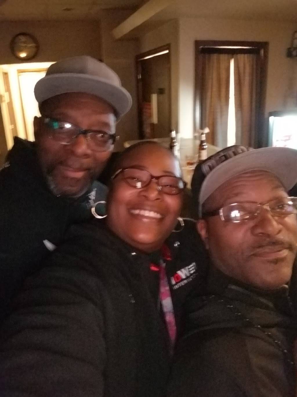 City Limits Bar & Grill | restaurant | 24501 Grand River Ave, Detroit, MI 48219, USA | 3135328550 OR +1 313-532-8550