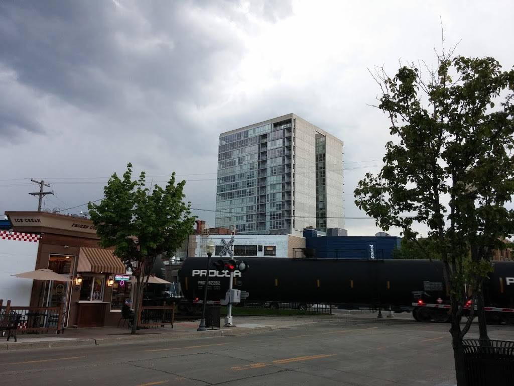 Little Brothers Burgers | restaurant | 201 W 4th St, Royal Oak, MI 48067, USA | 2484144541 OR +1 248-414-4541