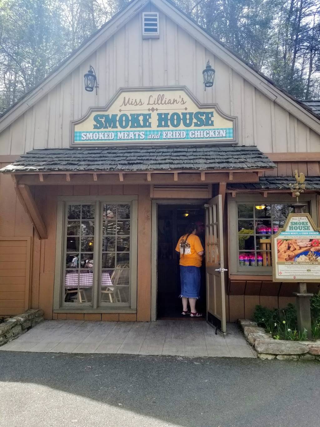Miss Lillians Smoke House | restaurant | 2700 Dollywood Parks Blvd, Pigeon Forge, TN 37863, USA | 8003655996 OR +1 800-365-5996
