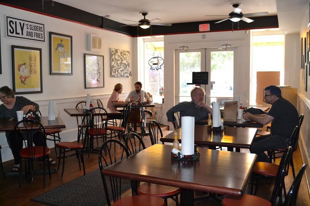 Slys Sliders and Fries ???? | restaurant | 1710 Abercorn St, Savannah, GA 31401, USA | 9122394219 OR +1 912-239-4219