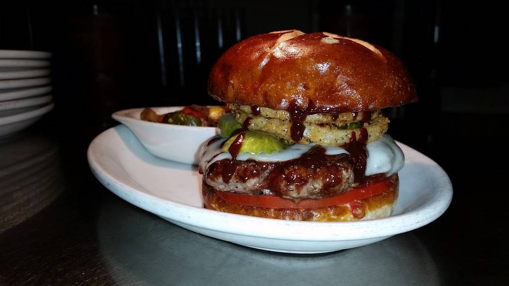 The Lodge: A Sportsmans Grill | restaurant | 7725 Colony Rd, Charlotte, NC 28226, USA | 7045445226 OR +1 704-544-5226