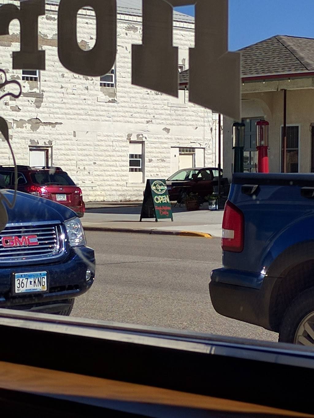 Kountry Korner Kafe | restaurant | 418 Douglas Ave, Henning, MN 56551, USA | 2185832100 OR +1 218-583-2100