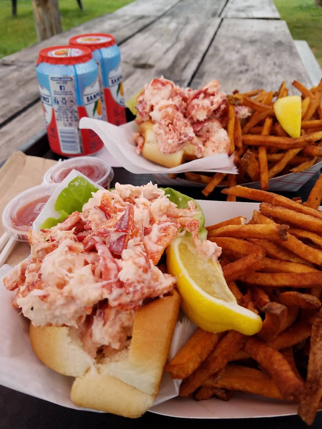 Captain Jacks Roadside Shack | restaurant | 232 Northampton St, Easthampton, MA 01027, USA | 4132035367 OR +1 413-203-5367