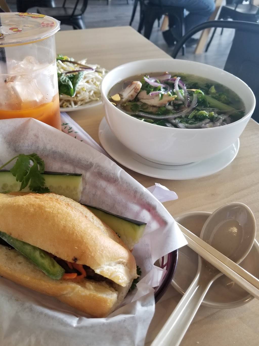 The Pho Spoon | restaurant | 9360 N Sam Houston Pkwy E #400, Humble, TX 77396, USA | 2817410277 OR +1 281-741-0277