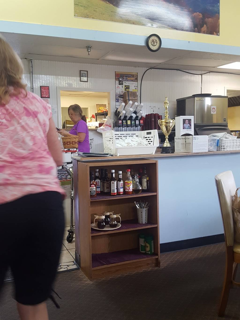 Charlottes Family Restaurant | restaurant | 6057 W Andrew Johnson Hwy, Talbott, TN 37877, USA | 4235816974 OR +1 423-581-6974