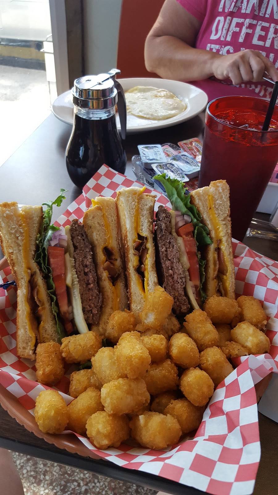 The Burg Diner | restaurant | 2950 49th St N, St. Petersburg, FL 33710, USA | 7273232874 OR +1 727-323-2874