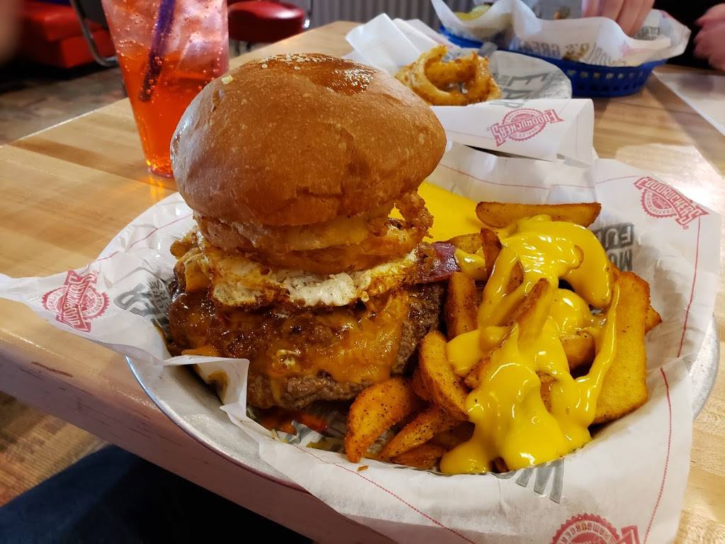 Fuddruckers | restaurant | 7704 W Bell Rd, Glendale, AZ 85308, USA | 6239798826 OR +1 623-979-8826